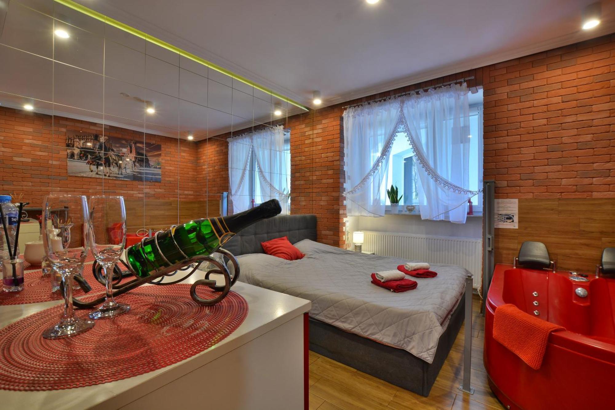קרקוב Jacuzzi Apartment Red מראה חיצוני תמונה