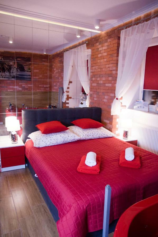 קרקוב Jacuzzi Apartment Red מראה חיצוני תמונה
